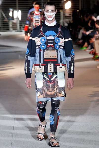 Look 25